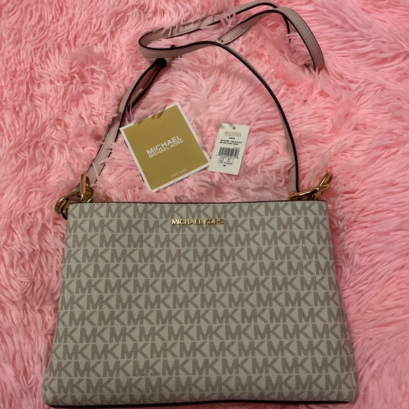 Michel kors cross body bag in a lovely shade of pink - Picture 4 of 6